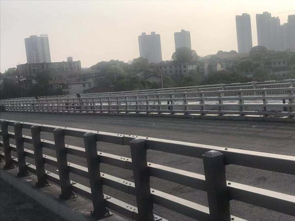 供需弱勢(shì)平衡，不銹鋼復(fù)合管價(jià)或窄幅整理！